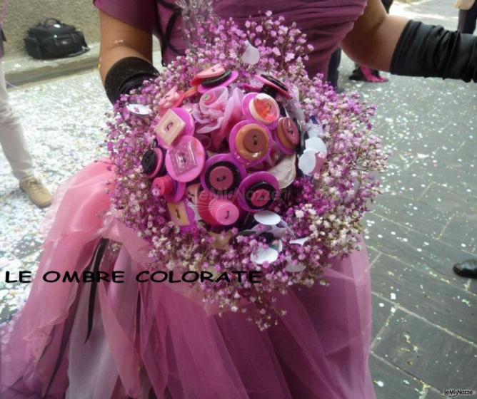 Bouquet di bottoni confezionato con la nebbiolina - Le Ombre Colorate