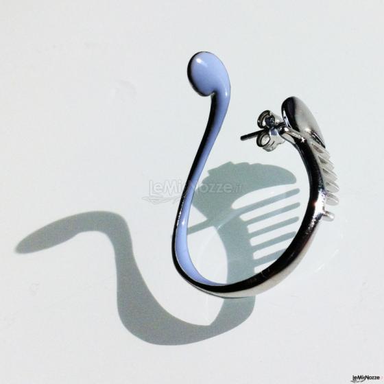 Orecchino in argento impreziosito da smalti - Collezione Gondola Bow