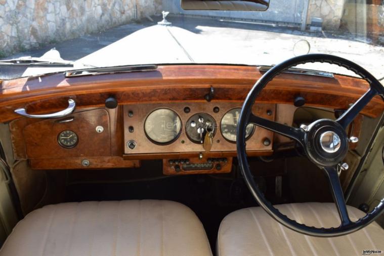 Autonoleggio Il Maggiolino - Gli interni della Bentley