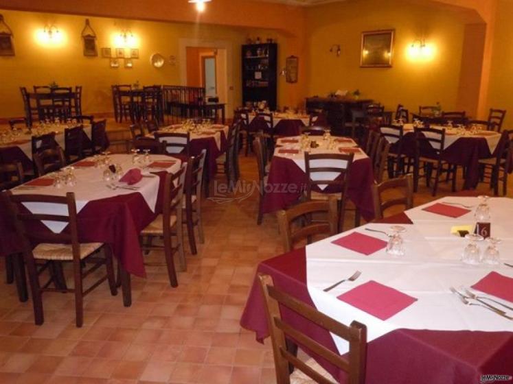 Ampia sala interna per ricevimento di matrimonio presso l'agriturismo Masseria Pezza del Medico