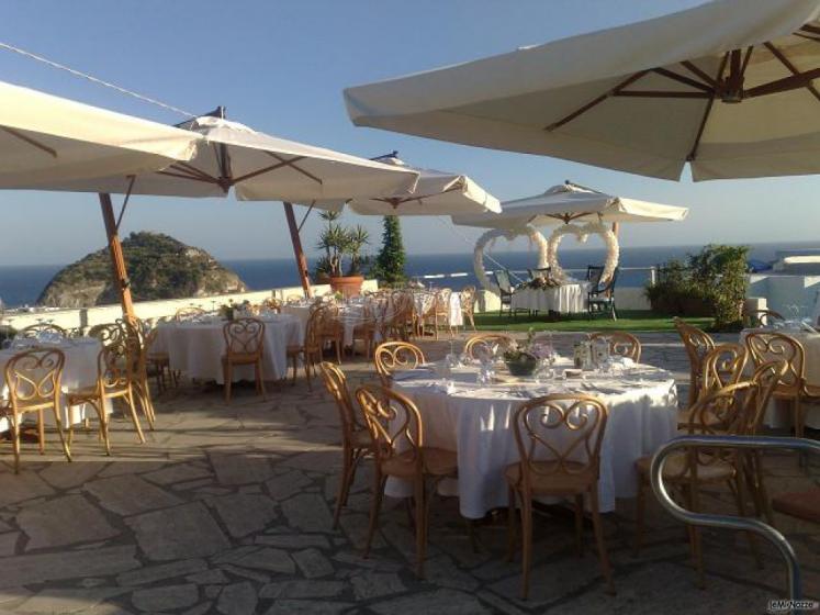 Ricevimento di matrimonio sulla terrazza della piscina Concerto