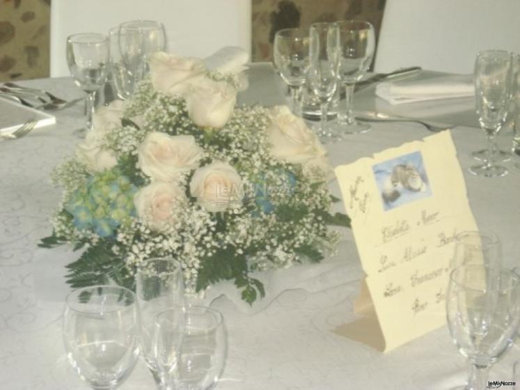 Fiori per i tavoli del buffet di matrimonio