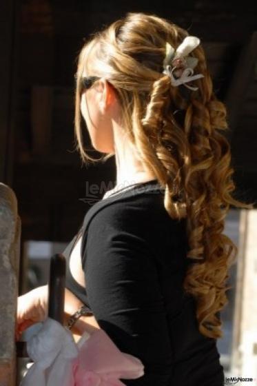 Acconciatura per la sposa con capelli sciolti