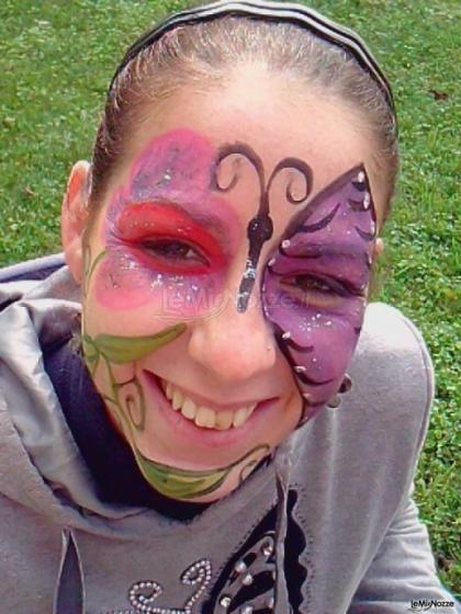 Trucco farfalla e fiore