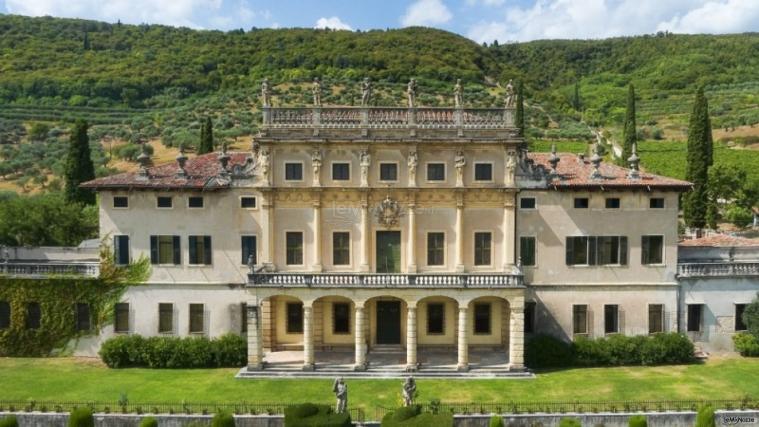 Fronte della villa