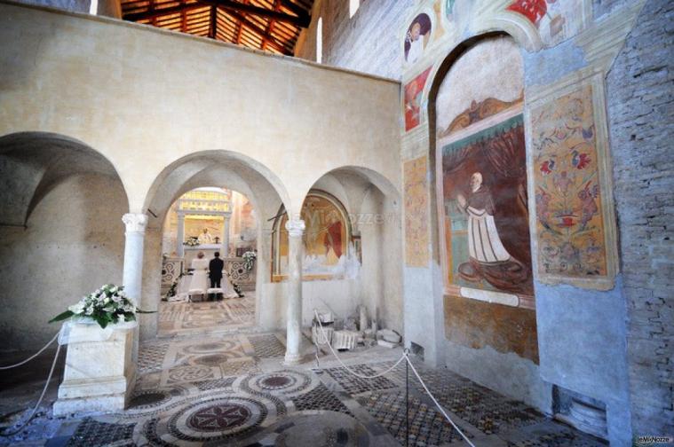 Abbazia di Sant'Andrea in Flumine - Affreschi della chiesa della location