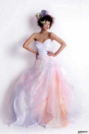 Collezione Unique - Vestito da sposa in seta e organza colorata. Euro 1.500