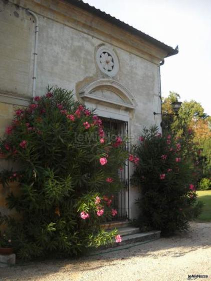 Entrata della chiesetta vicino la location di nozze