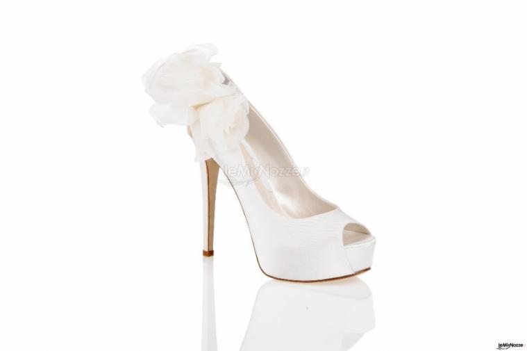 Opentoe tacco 13 cm con boccioli di Rose in seta fatti a mano Ferracuti