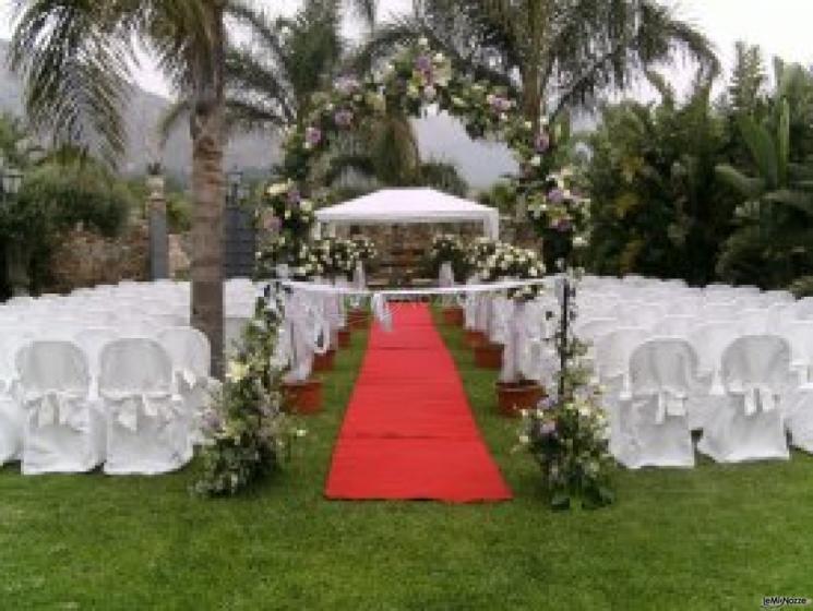 Vivaio Ferrante - Allestimento floreale per la cerimonia di matrimonio all'aperto