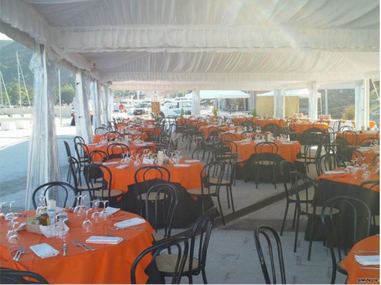 Gazebo aperto per il banchetto di nozze