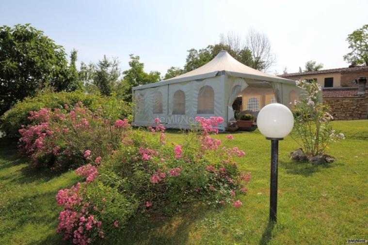 Gazebo in giardino per il matrimonio in provincia di Pisa