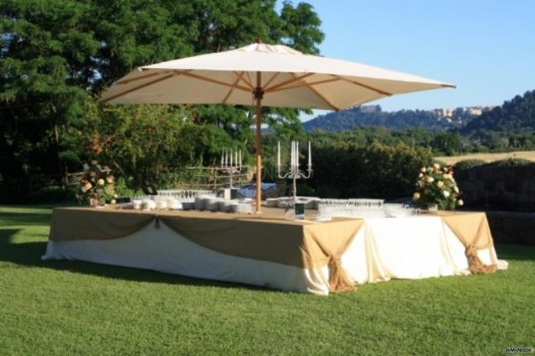 Buffet di matrimonio in giardino