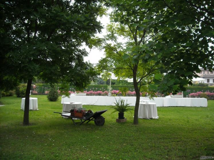 Ricevimento di matrimonio in giardino
