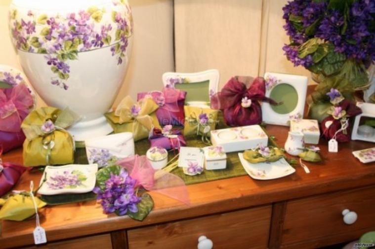 Bomboniere per il matrimonio con decoro violette
