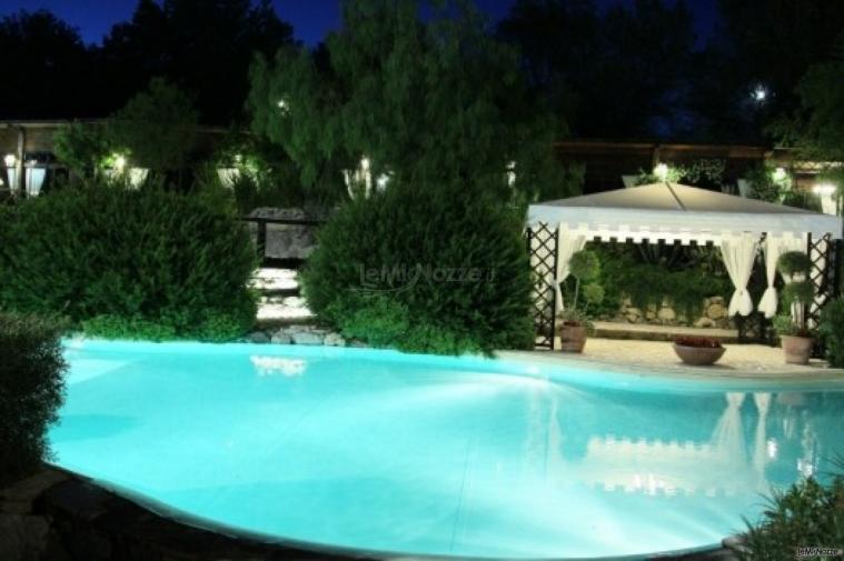 Ricevimento di matrimonio a bordo piscina
