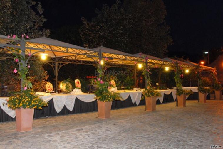 Poggio Normanno Ricevimenti - Allestimento del banchetto nuziale all'esterno