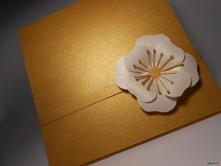 Partecipazione gold realizzata con carta in oro. Realizzazione by TimeaCreazioni