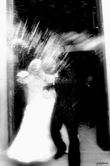 Foto del lancio del riso agli sposi