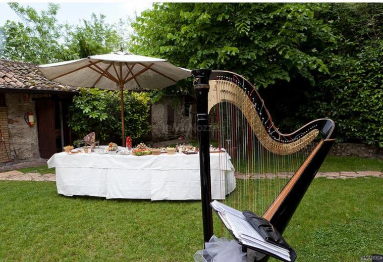 Arpa per la musica durante il ricevimento
